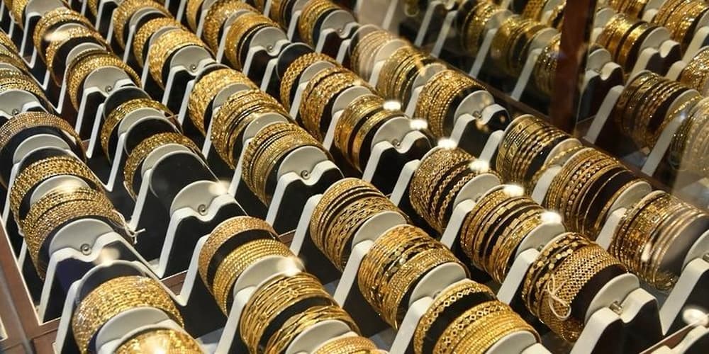 الذهب يسجل مكاسب أسبوعية مع تراجع النفط وترقب تطورات الشرق الأوسط