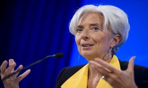 STX06 WASHINGTON (EE.UU.), 22/4/2012.- La directora gerente del Fondo Monetario Internacional (FMI), Christine Lagarde, comparece en una rueda de prensa después de la reunión del Grupo Consultivo africano en el marco de las reuniones de primavera del FMI y del Banco Mundial, en Washington DC, Estados Unidos, hoy, domingo 22 de abril de 2012. EFE/Shawn Thew