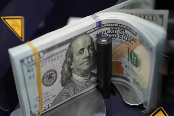 (إس آند بي): تقرير "وول ستريت جورنال" عن تعثر الأمريكيين في سداد بطاقات الائتمان .. مضلل